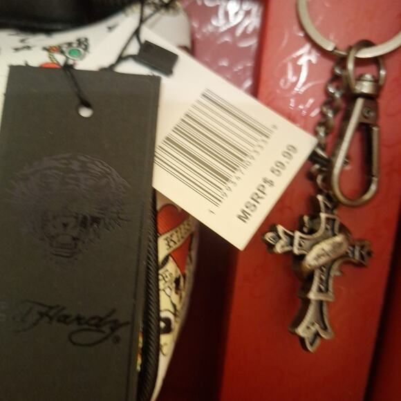 NWT Ed Hardy White Tattoo Print Shoulder Bag / Wristlet + Cross Key Ring Skull - Picture 4 of 6